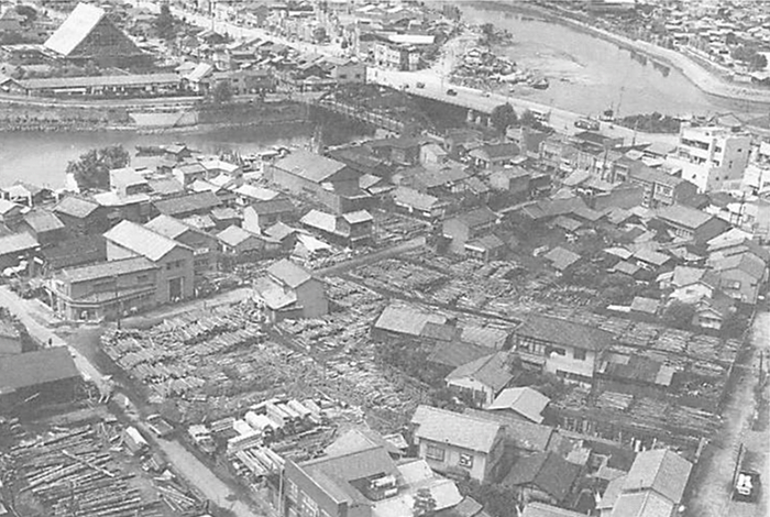 横川の歴史 材木置き場等が写る航空写真